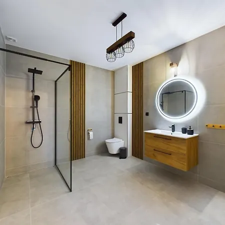 Apartamentysnu, Dom Na Przedmiesciu 拉多姆