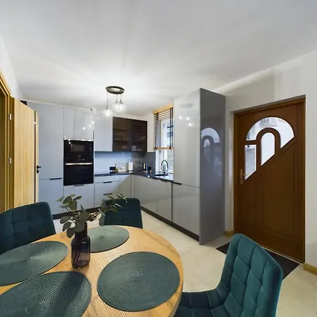 Apartamentysnu, Dom Na Przedmiesciu